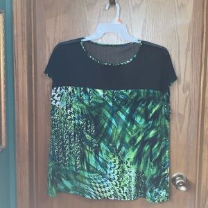 Shirt sleeve top/blouse with mesh on top and green and black print on bottom